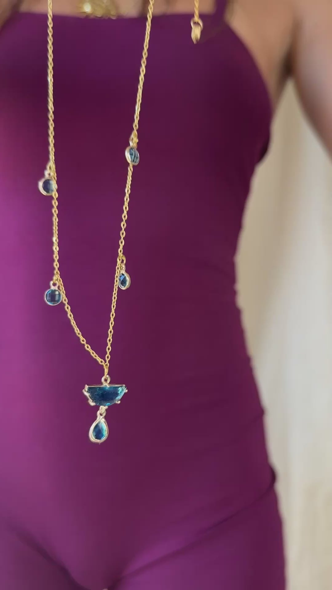 Carica video: Body Chain
