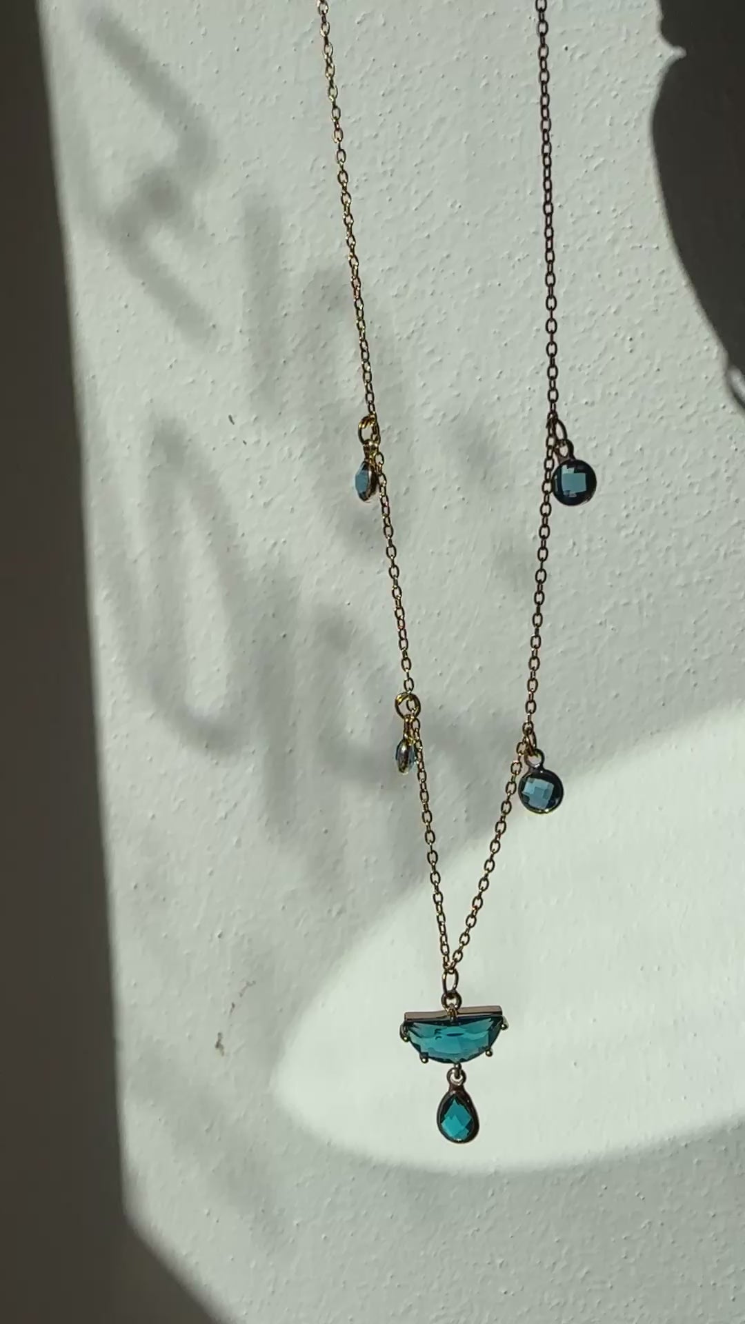 Carica video: Body Chain